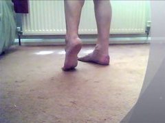 This amateur solo video features a feet fetishist in high heels, exploring their kink in an ...